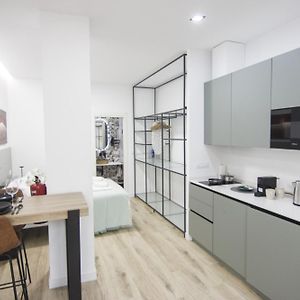 Studio met een Queen Size Bed