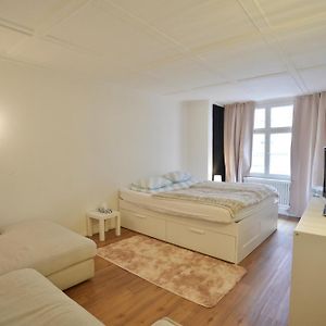 Cozy City Center, 4 Bedroom- 120Sq, 5Min Walk To Main Station
